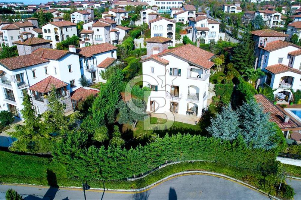 Toskana Vadisi'nde T1 Model Kısmi Eşyalı 5+2 Modern Villa