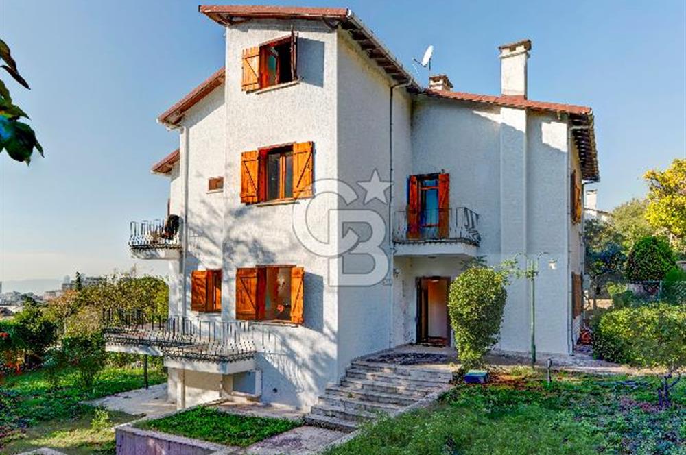 Kartal Yakacık'ta Orman Manzaralı  Site içinde Satılık İkiz Villa