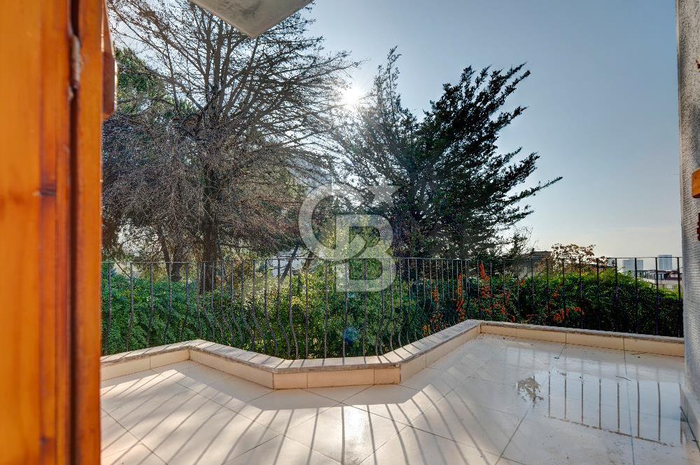 Kartal Yakacık'ta Orman Manzaralı  Site içinde Satılık İkiz Villa