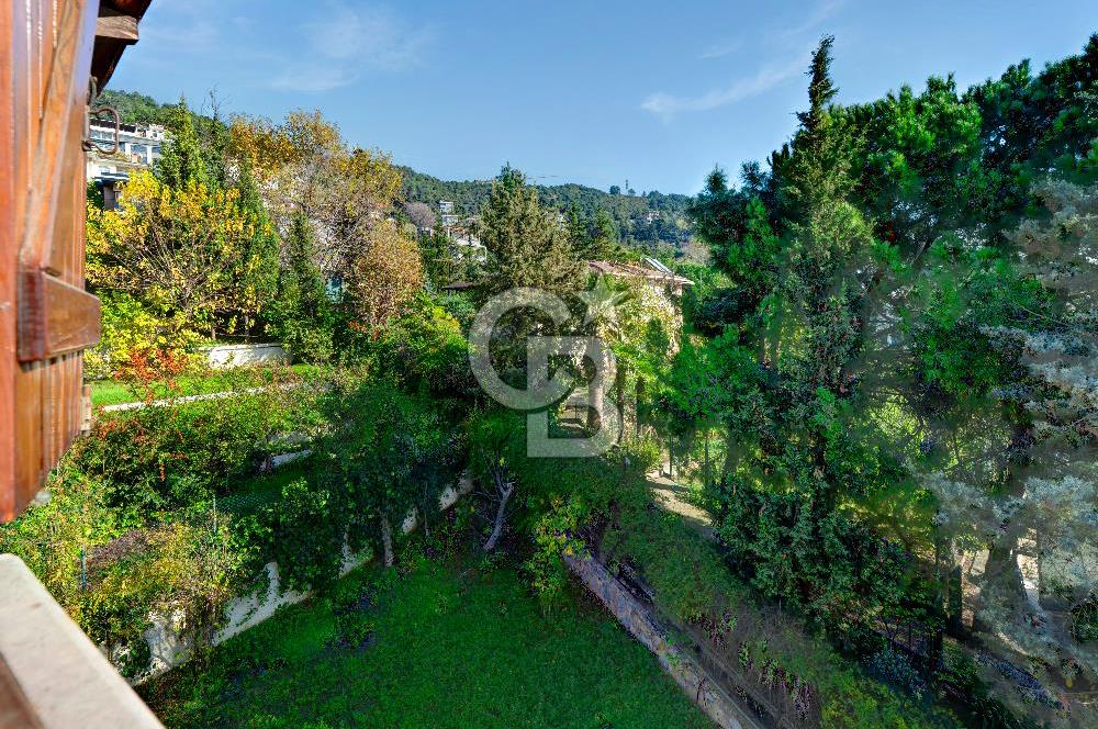 Kartal Yakacık'ta Orman Manzaralı  Site içinde Satılık İkiz Villa