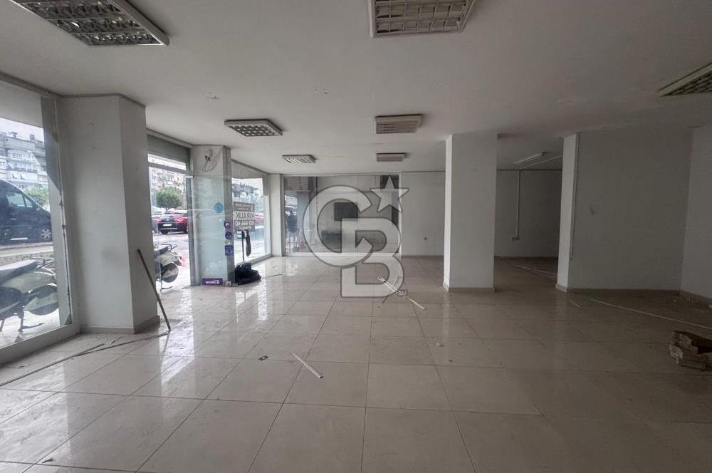 Köşe Konumda Kiralık Dükkan