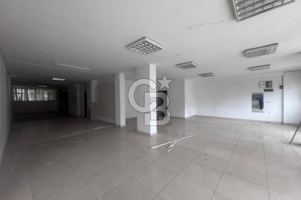 Köşe Konumda Kiralık Dükkan