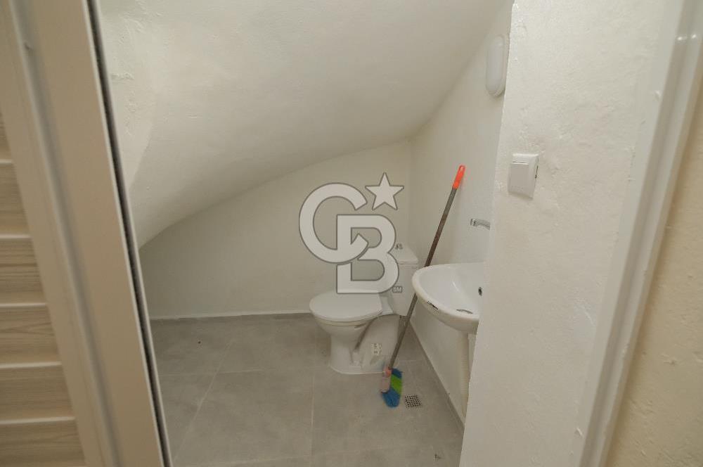 MENEMEN MİTHATPAŞA CADDESİNDE İKİ KATLI SATILIK DÜKKAN