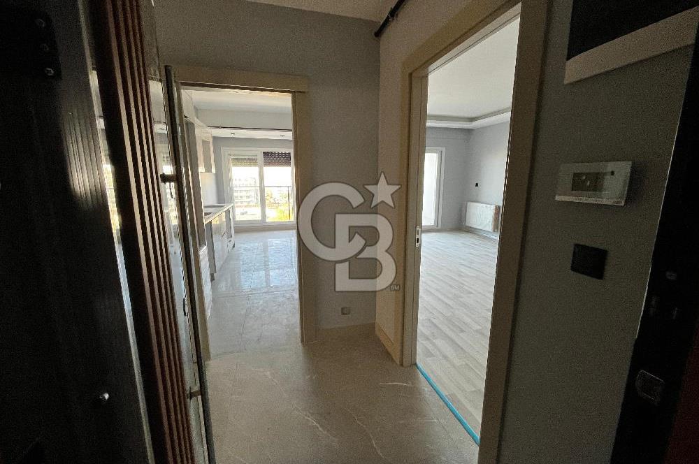 ÇİĞLİ UĞUR MUMCU'DA KAPALI MUTFAKLI 2+1 KİRALIK SIFIR DAİRE