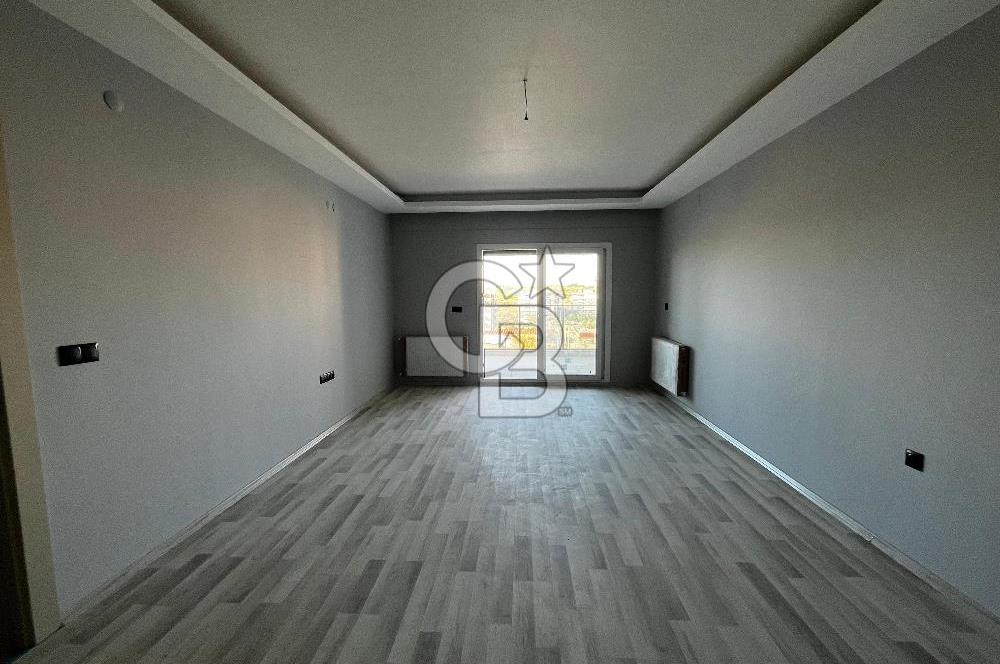 ÇİĞLİ UĞUR MUMCU'DA KAPALI MUTFAKLI 2+1 KİRALIK SIFIR DAİRE