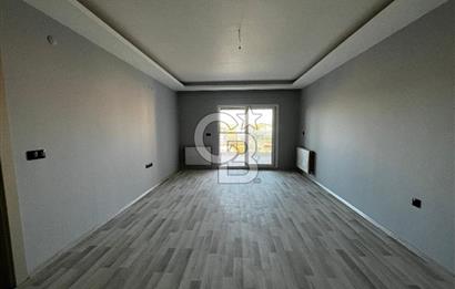 ÇİĞLİ UĞUR MUMCU'DA KAPALI MUTFAKLI 2+1 KİRALIK SIFIR DAİRE