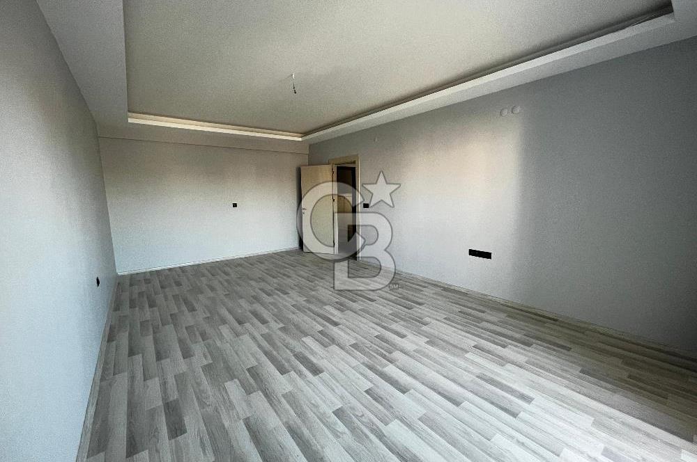 ÇİĞLİ UĞUR MUMCU'DA KAPALI MUTFAKLI 2+1 KİRALIK SIFIR DAİRE