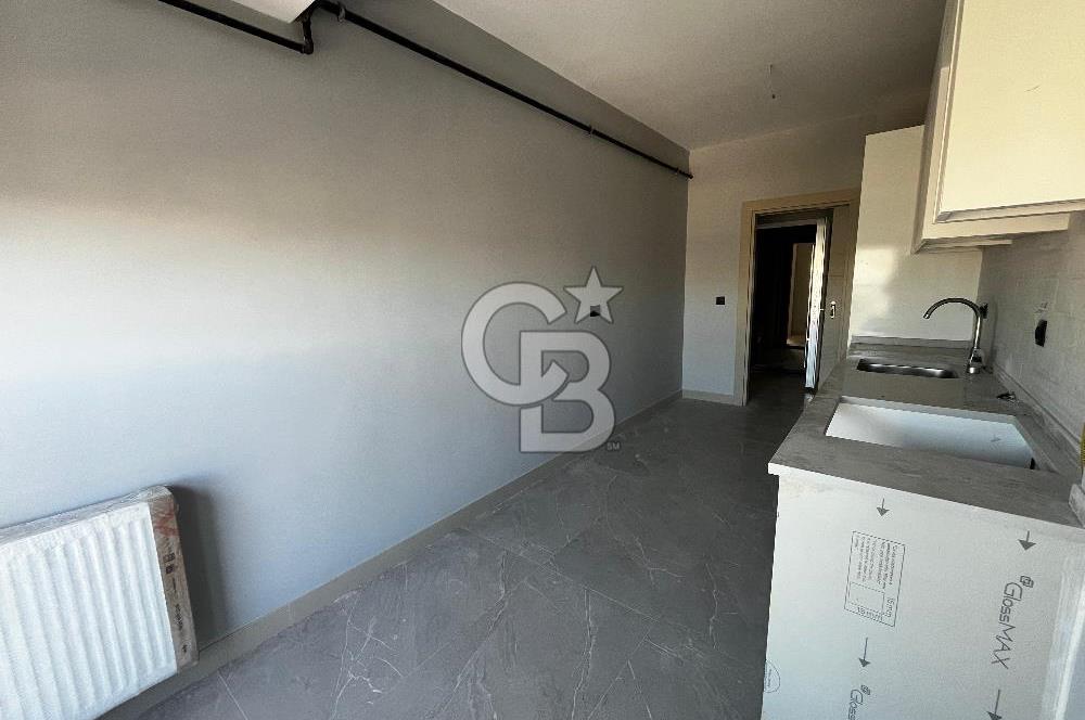 ÇİĞLİ UĞUR MUMCU'DA KAPALI MUTFAKLI 2+1 KİRALIK SIFIR DAİRE
