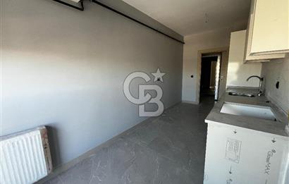 ÇİĞLİ UĞUR MUMCU'DA KAPALI MUTFAKLI 2+1 KİRALIK SIFIR DAİRE