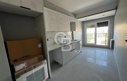 ÇİĞLİ UĞUR MUMCU'DA KAPALI MUTFAKLI 2+1 KİRALIK SIFIR DAİRE