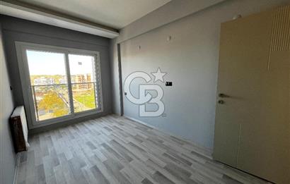 ÇİĞLİ UĞUR MUMCU'DA KAPALI MUTFAKLI 2+1 KİRALIK SIFIR DAİRE