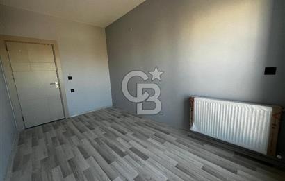 ÇİĞLİ UĞUR MUMCU'DA KAPALI MUTFAKLI 2+1 KİRALIK SIFIR DAİRE