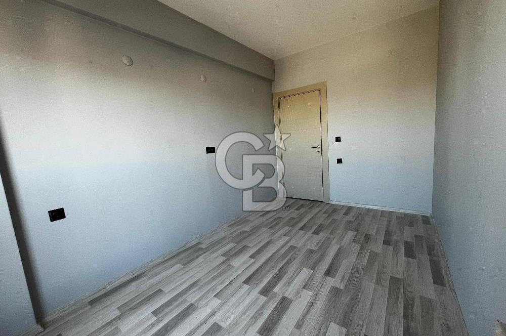 ÇİĞLİ UĞUR MUMCU'DA KAPALI MUTFAKLI 2+1 KİRALIK SIFIR DAİRE