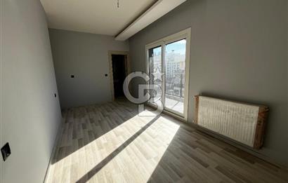 ÇİĞLİ UĞUR MUMCU'DA KAPALI MUTFAKLI 2+1 KİRALIK SIFIR DAİRE