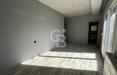 ÇİĞLİ UĞUR MUMCU'DA KAPALI MUTFAKLI 2+1 KİRALIK SIFIR DAİRE