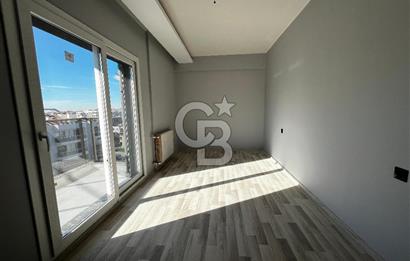 ÇİĞLİ UĞUR MUMCU'DA KAPALI MUTFAKLI 2+1 KİRALIK SIFIR DAİRE