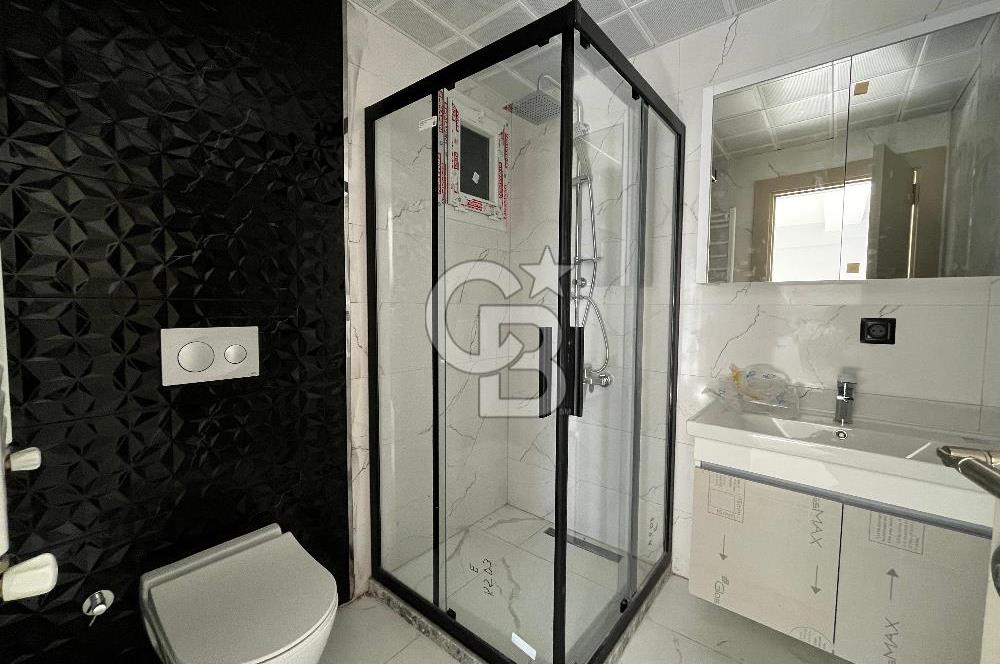 ÇİĞLİ UĞUR MUMCU'DA KAPALI MUTFAKLI 2+1 KİRALIK SIFIR DAİRE