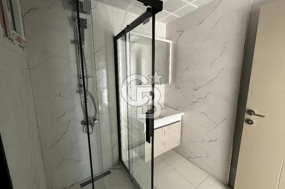 ÇİĞLİ UĞUR MUMCU'DA KAPALI MUTFAKLI 2+1 KİRALIK SIFIR DAİRE