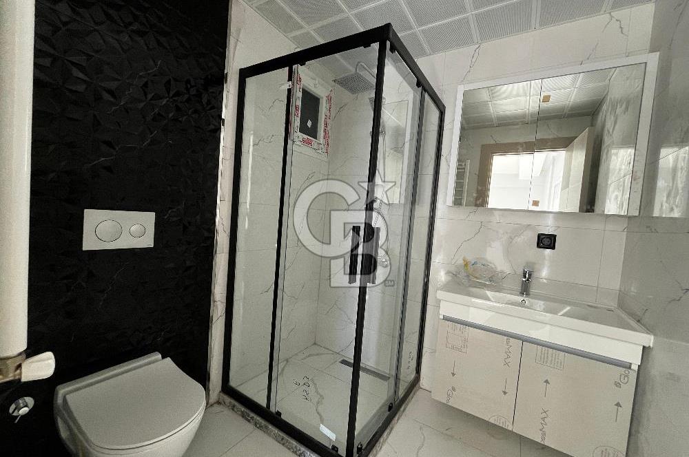 ÇİĞLİ UĞUR MUMCU'DA KAPALI MUTFAKLI 2+1 KİRALIK SIFIR DAİRE