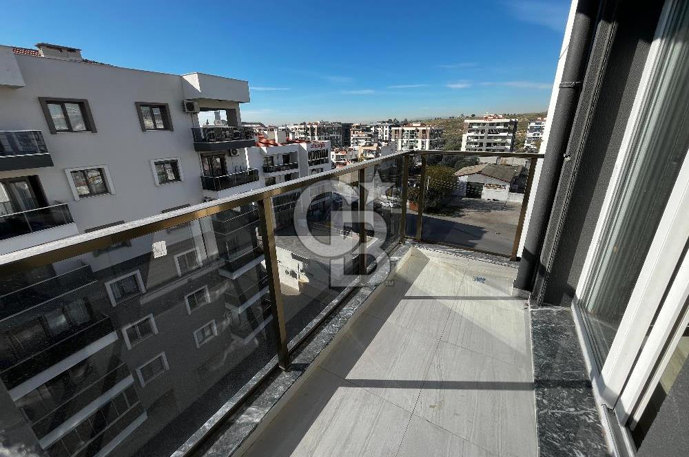 ÇİĞLİ UĞUR MUMCU'DA KAPALI MUTFAKLI 2+1 KİRALIK SIFIR DAİRE