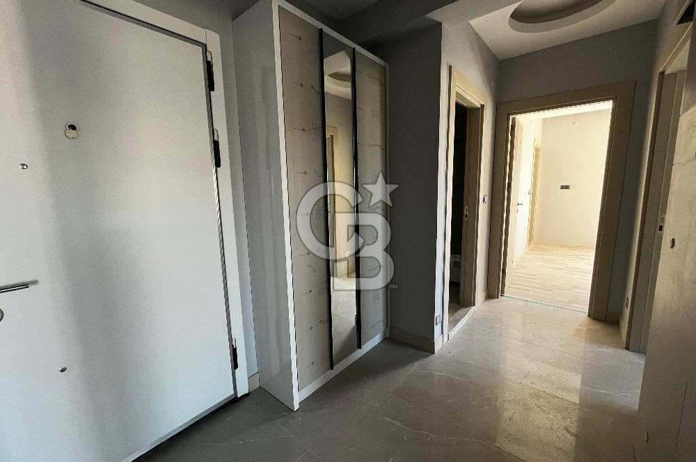 ÇİĞLİ UĞUR MUMCU'DA KAPALI MUTFAKLI 2+1 KİRALIK SIFIR DAİRE