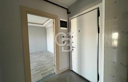 ÇİĞLİ UĞUR MUMCU'DA KAPALI MUTFAKLI 2+1 KİRALIK SIFIR DAİRE