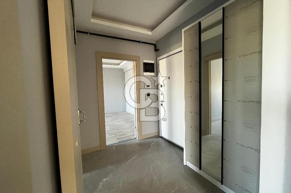 ÇİĞLİ UĞUR MUMCU'DA KAPALI MUTFAKLI 2+1 KİRALIK SIFIR DAİRE