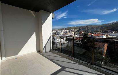 ÇİĞLİ UĞUR MUMCU'DA 2+1 KAPALI MUTFAKLI KİRALIK SIFIR DAİRE