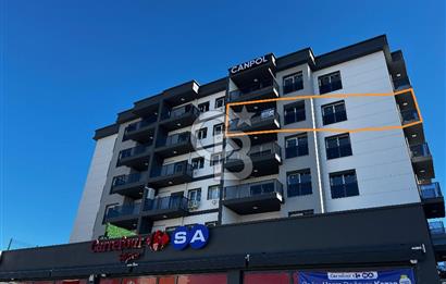 ÇİĞLİ UĞUR MUMCU'DA KAPALI MUTFAKLI 2+1 KİRALIK SIFIR DAİRE