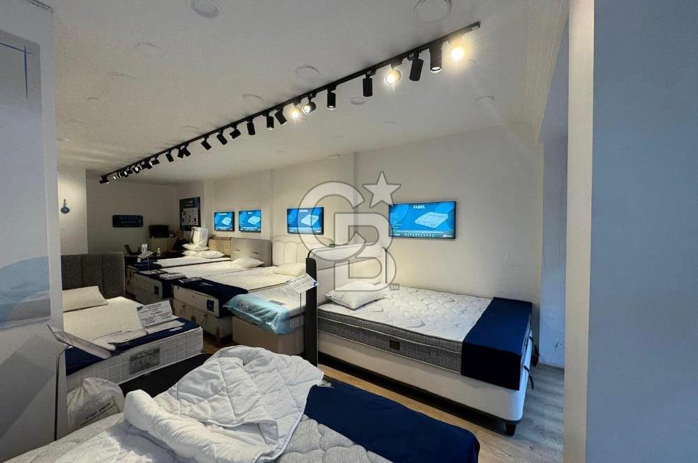 Üsküdar'da İşlek Cadde Üzerinde Boş Dükkan 