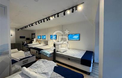 Üsküdar'da İşlek Cadde Üzerinde Boş Dükkan 