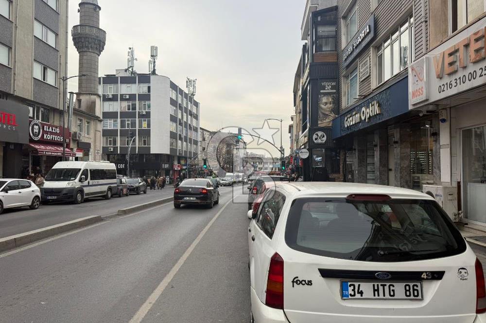 Üsküdar'da İşlek Cadde Üzerinde Boş Dükkan 