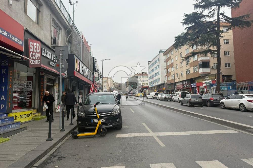 Üsküdar'da İşlek Cadde Üzerinde Boş Dükkan 