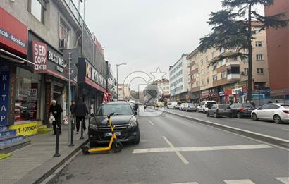 Üsküdar'da İşlek Cadde Üzerinde Boş Dükkan 