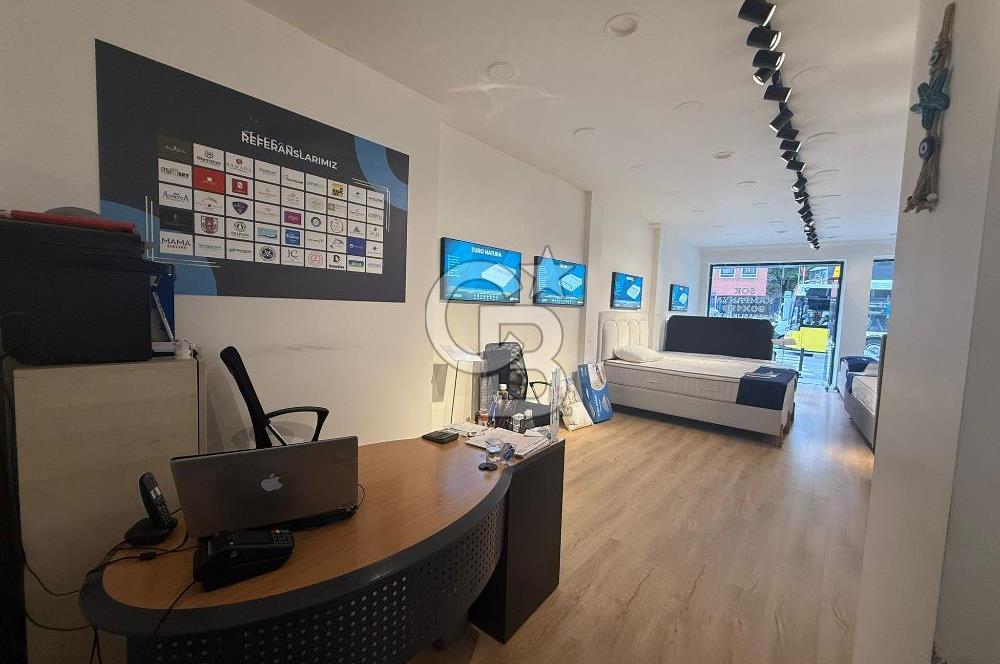 Üsküdar'da İşlek Cadde Üzerinde Boş Dükkan 