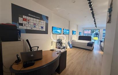 Üsküdar'da İşlek Cadde Üzerinde Boş Dükkan 