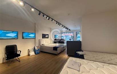 Üsküdar'da İşlek Cadde Üzerinde Boş Dükkan 