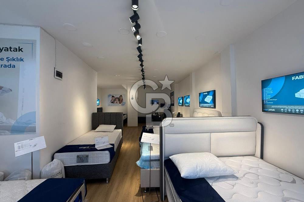 Üsküdar'da İşlek Cadde Üzerinde Boş Dükkan 