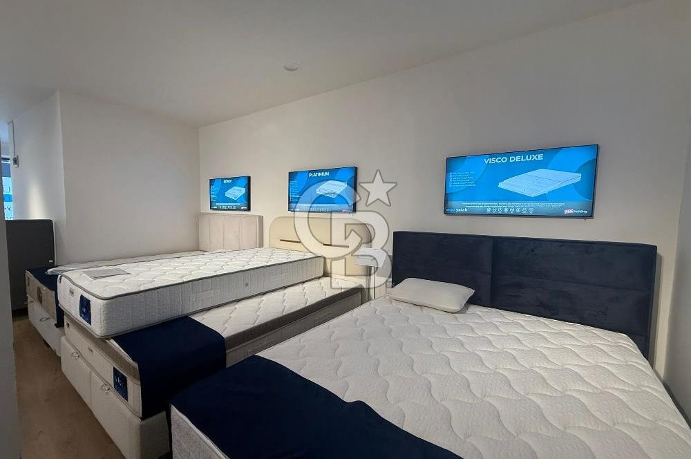 Üsküdar'da İşlek Cadde Üzerinde Boş Dükkan 