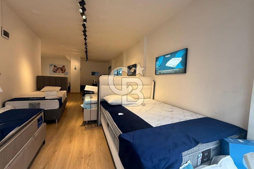 Üsküdar'da İşlek Cadde Üzerinde Boş Dükkan 