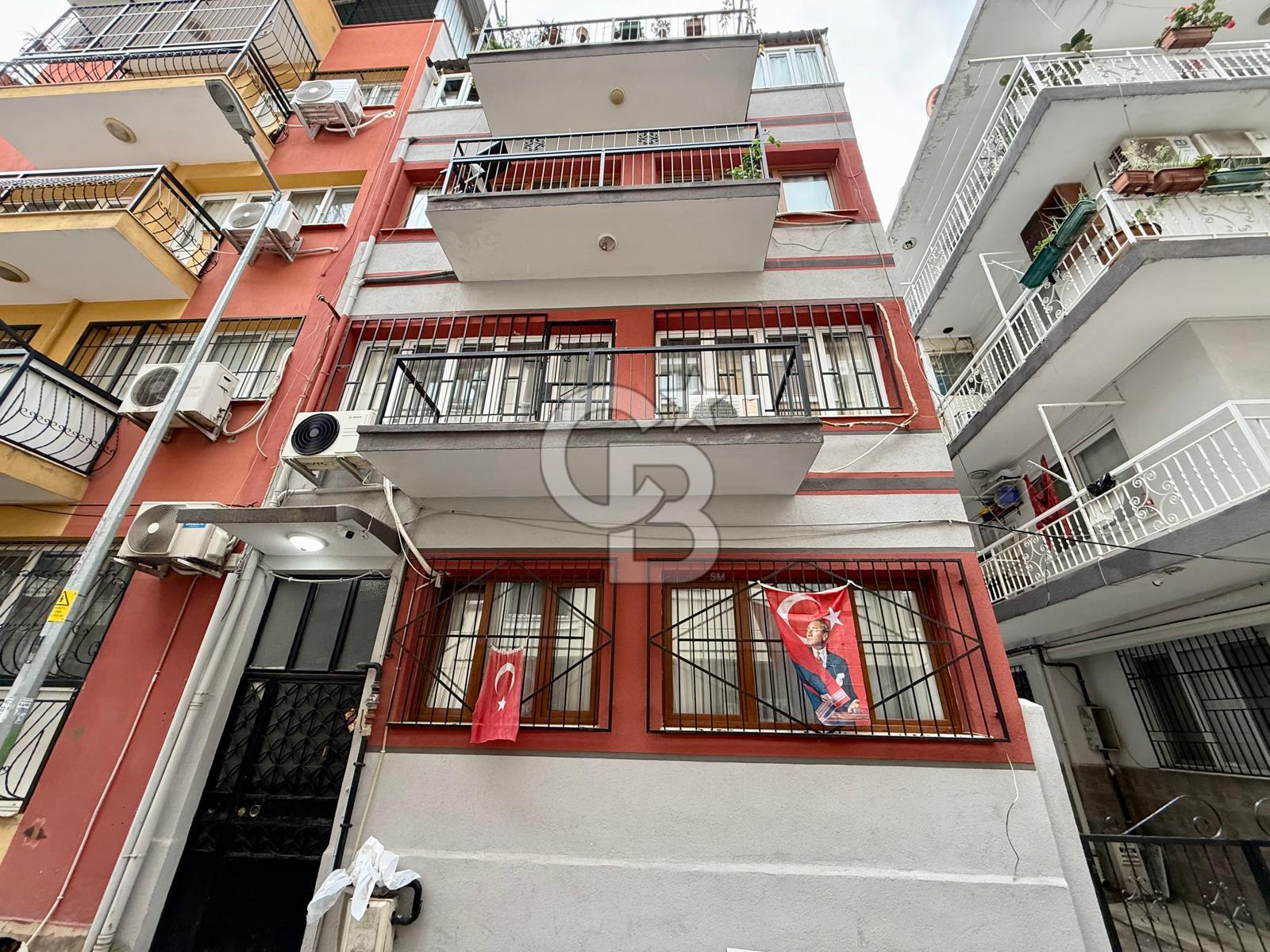 İzmir Park AVM ye Yürüyüş Mesafesinde Merkezi Konumlu Satılık Daire