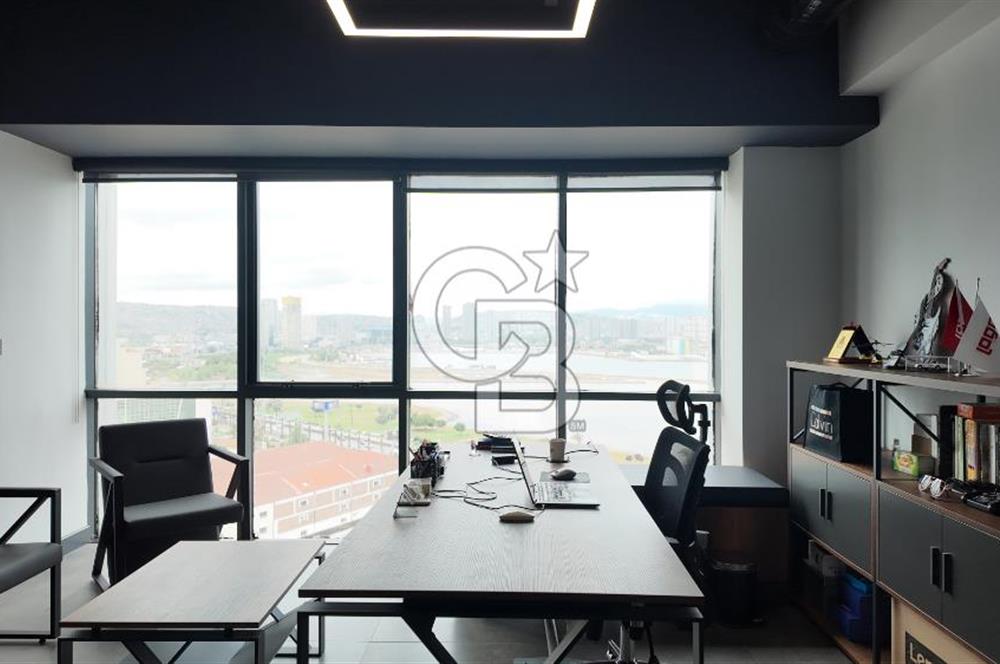 TEPEKULE İŞ VE KONGRE MERKEZİNDE DENİZ MANZARALI SATILIK OFİS