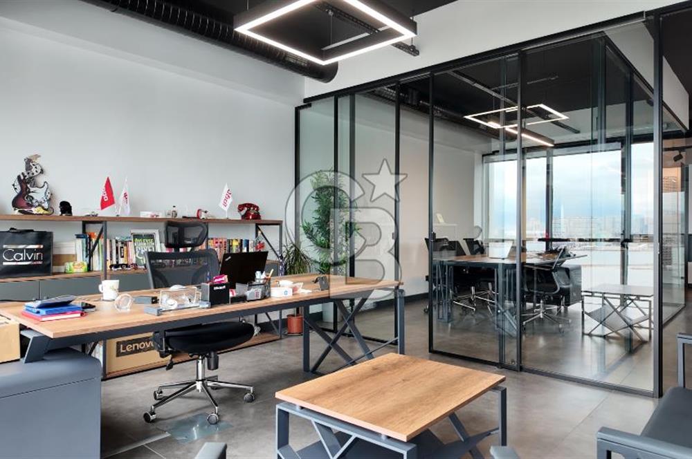 TEPEKULE İŞ VE KONGRE MERKEZİNDE DENİZ MANZARALI SATILIK OFİS