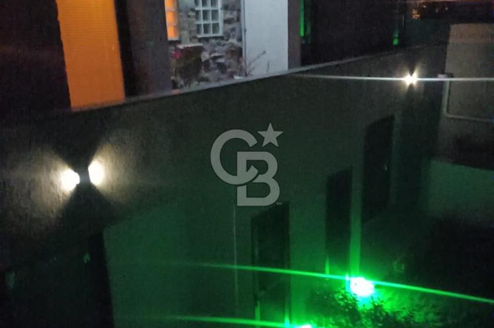 ORTAKENT’TE SATILIK DENİZ VE ŞEHİR MANZARALI TRİPLEKS VİLLA