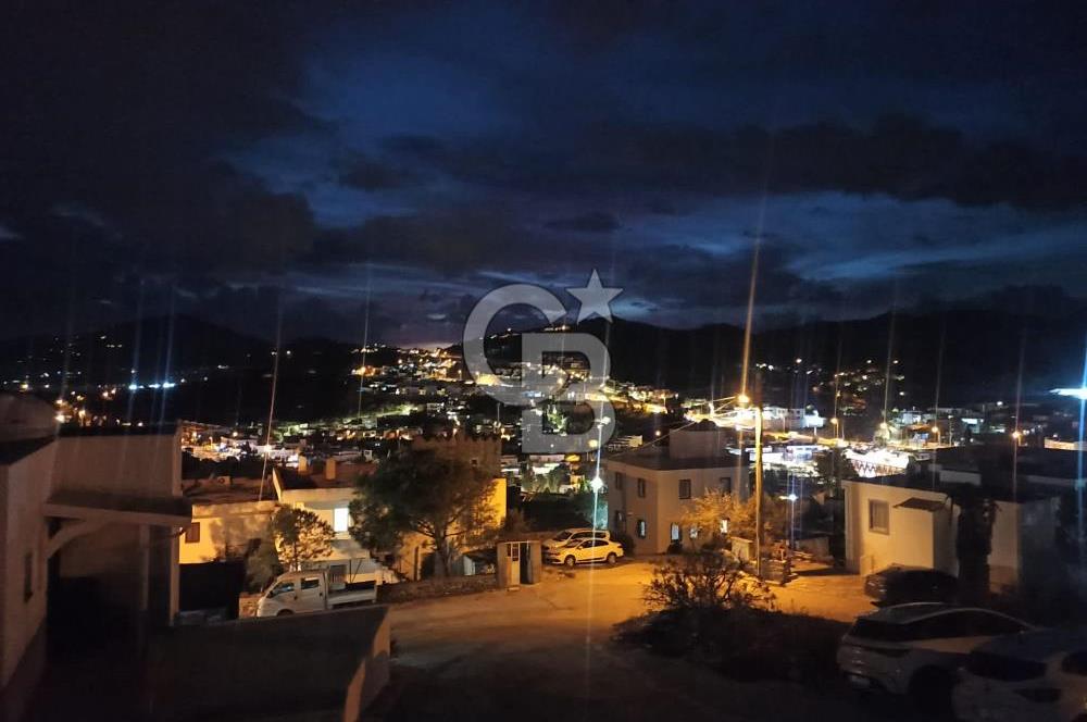 ORTAKENT’TE SATILIK DENİZ VE ŞEHİR MANZARALI TRİPLEKS VİLLA