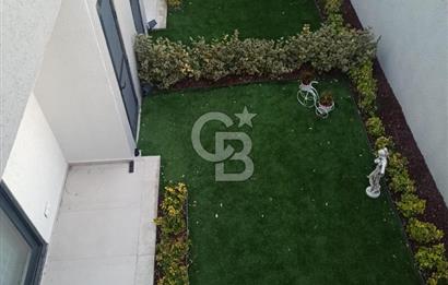 ORTAKENT’TE SATILIK DENİZ VE ŞEHİR MANZARALI TRİPLEKS VİLLA