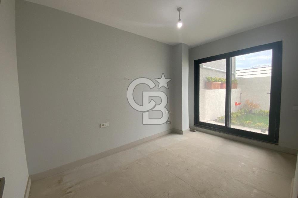 ORTAKENT’TE SATILIK DENİZ VE ŞEHİR MANZARALI TRİPLEKS VİLLA