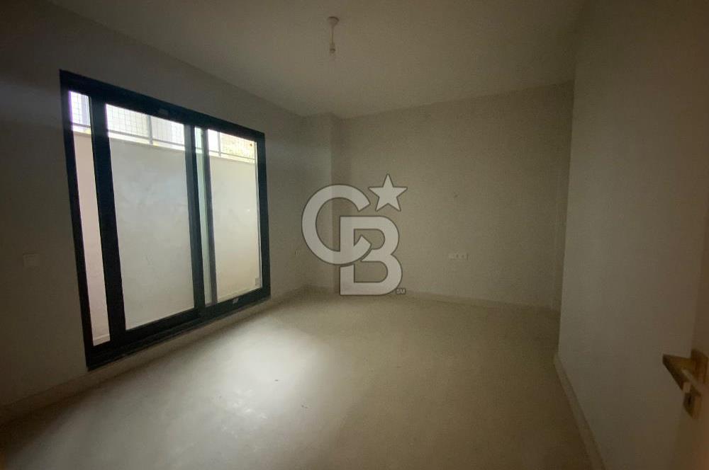 ORTAKENT’TE SATILIK DENİZ VE ŞEHİR MANZARALI TRİPLEKS VİLLA