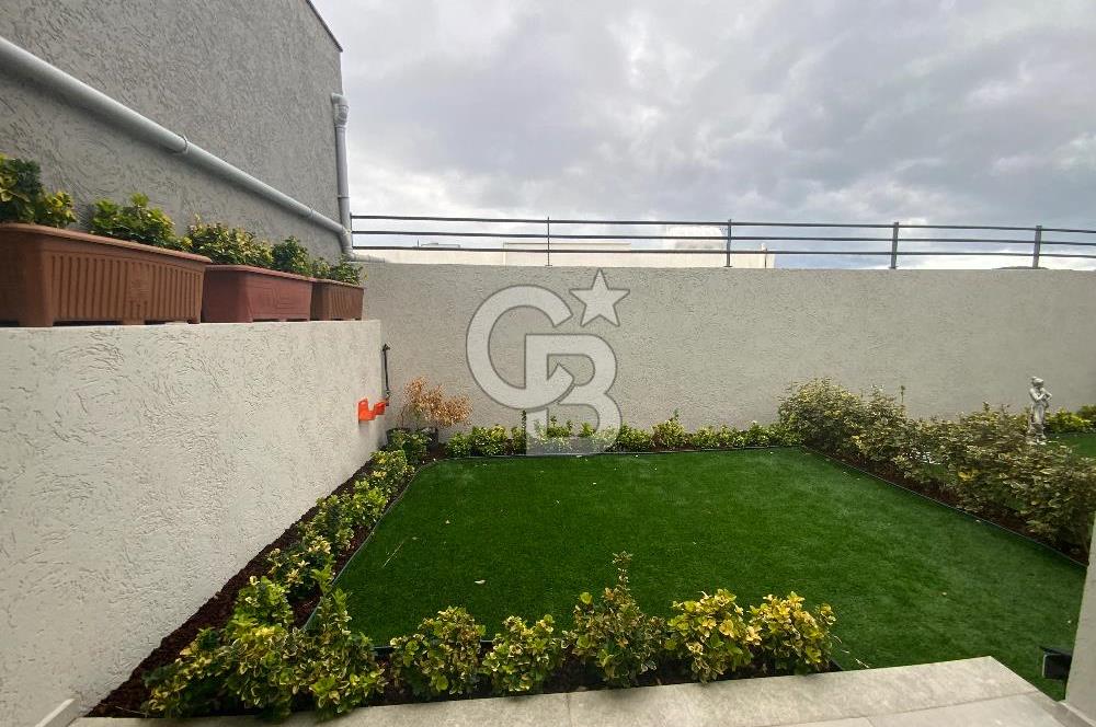 ORTAKENT’TE SATILIK DENİZ VE ŞEHİR MANZARALI TRİPLEKS VİLLA