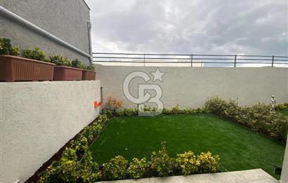 ORTAKENT’TE SATILIK DENİZ VE ŞEHİR MANZARALI TRİPLEKS VİLLA